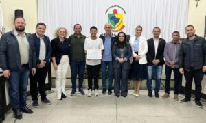 Kauã Vieira recebe Moção de Aplauso da Câmara de Morro da Fumaça por título nacional no motocross
