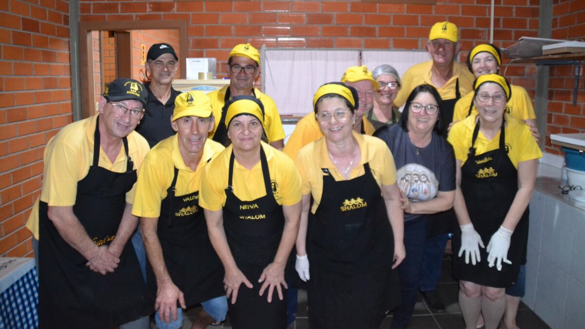 Jantar dançante arrecada fundos para revitalização da igreja da Linha Cabral