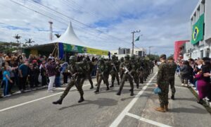 Celebrando Dia da Pátria, Desfile Cívico de 7 de Setembro reúne milhares de pessoas em Morro da Fumaça
