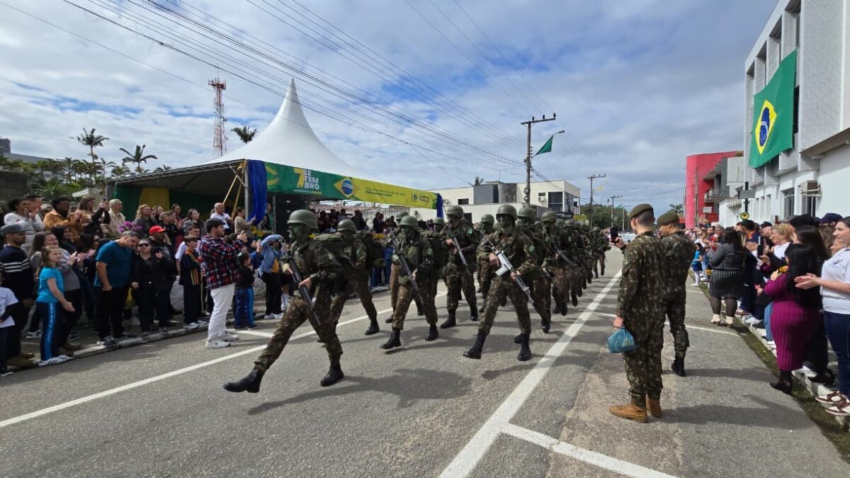 Celebrando Dia da Pátria, Desfile Cívico de 7 de Setembro reúne milhares de pessoas em Morro da Fumaça