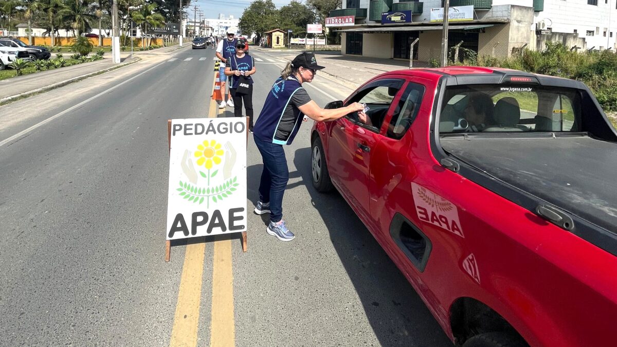 Pedágio da Apae arrecada mais de R$ 9,2 mil em Morro da Fumaça