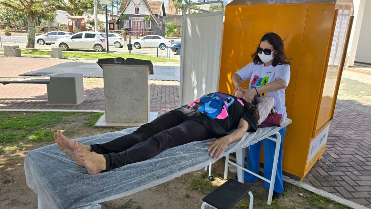 Semana do Bem-Estar: Dia da Saúde Comunitária movimenta praça da Prefeitura de Morro da Fumaça