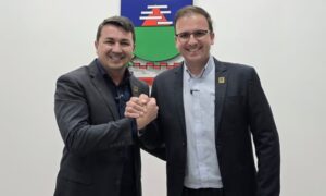 Em prestigiada cerimônia, Davi Pellegrin assume interinamente o Governo de Morro da Fumaça