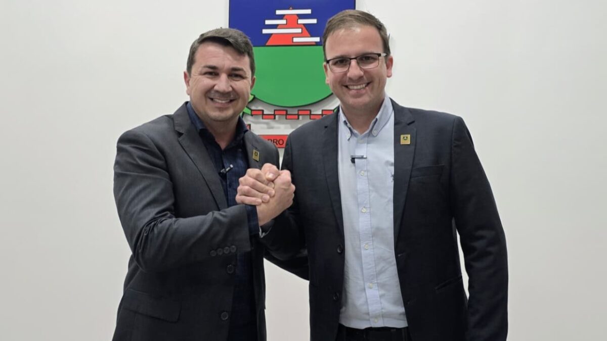 Em prestigiada cerimônia, Davi Pellegrin assume interinamente o Governo de Morro da Fumaça