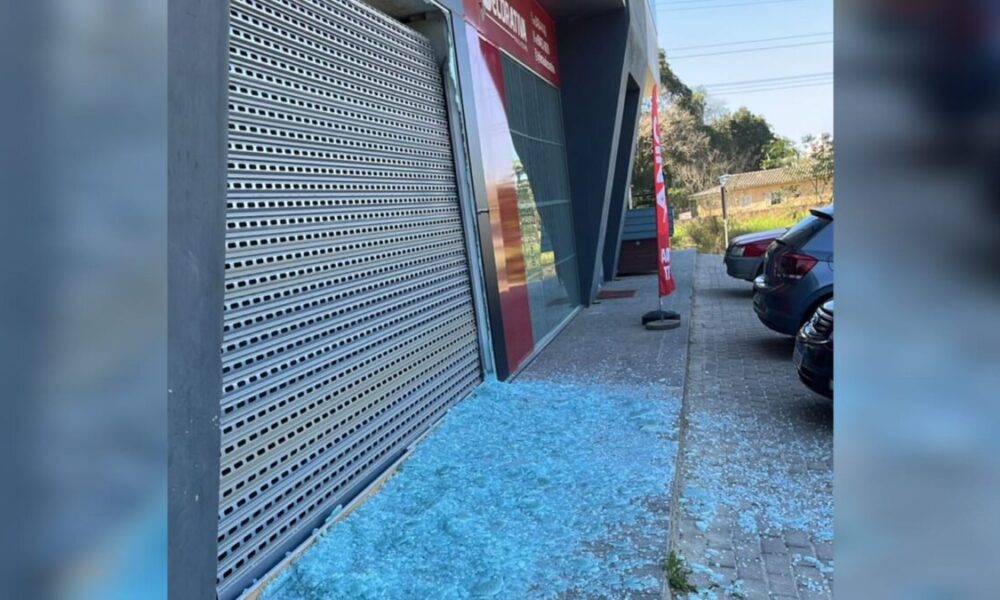 Barbearia é alvo de vandalismo em Morro da Fumaça
