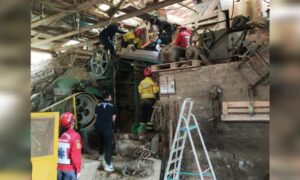 Bombeiros de Morro da Fumaça auxiliam retirada de trabalhador preso em triturador de barro