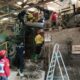 Bombeiros de Morro da Fumaça auxiliam retirada de trabalhador preso em triturador de barro