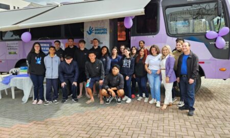 Ônibus Lilás mobiliza comunidade em Morro da Fumaça com ações de conscientização, apoio e empreendedorismo