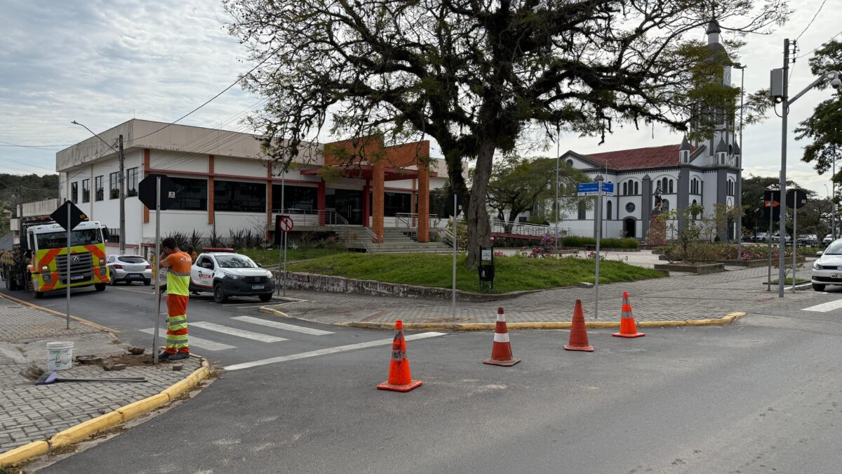 Mudança no trânsito: rua Dom Anselmo Pietrulla terá novo sentido a partir de segunda-feira