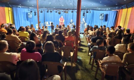 Espetáculo “Biriba, o Namorado da Empregada” encanta público com o Projeto Alegria Para Todos