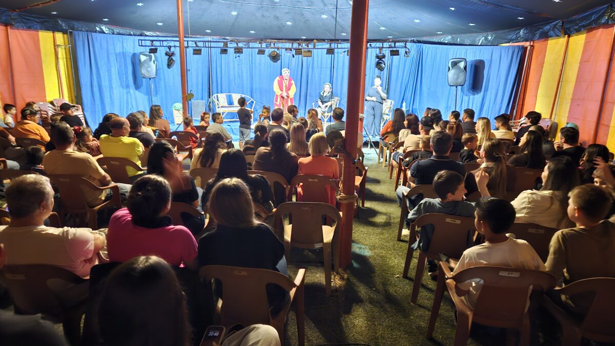 Espetáculo “Biriba, o Namorado da Empregada” encanta público com o Projeto Alegria Para Todos