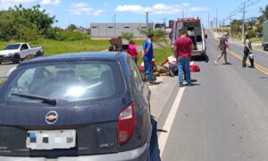 Homem fica ferido em colisão entre carro e moto em Morro da Fumaça