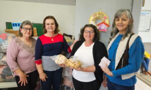 Associação Berço de Jesus realiza venda de quitutes e supera expectativas em Morro da Fumaça