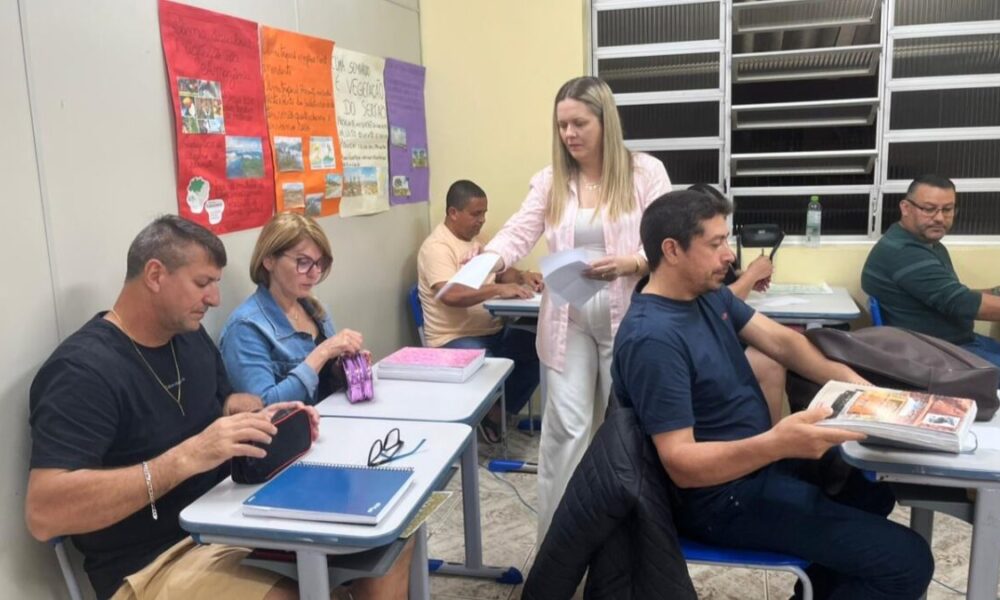 História da professora Viviane Gomes Guerreira emociona e revela o poder transformador da Educação de Jovens e Adultos