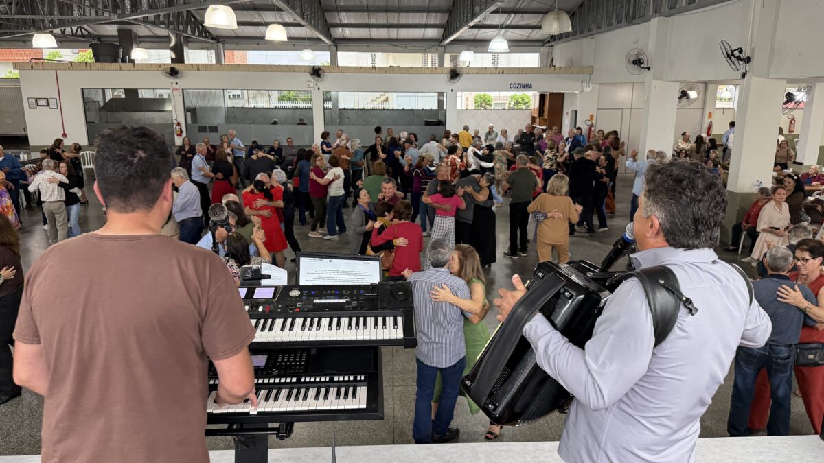 Baile e cerimônia de premiação encerram 1º Jogos da Terceira Idade de Morro da Fumaça