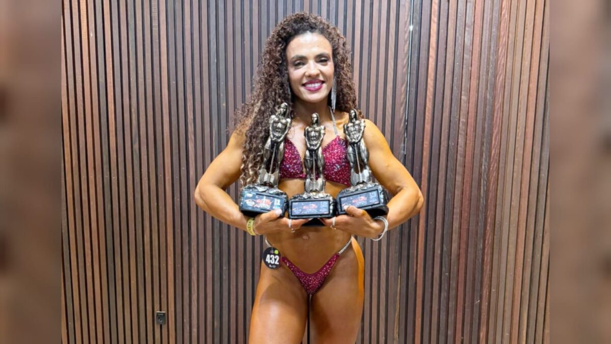 Simoni Scheffer conquista três troféus em sua estreia no fisiculturismo pela Federação NPC 1 Simoni Scheffer conquista três troféus em sua estreia no fisiculturismo pela Federação NPC