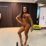 Simoni Scheffer conquista três troféus em sua estreia no fisiculturismo pela Federação NPC 2 Simoni Scheffer conquista três troféus em sua estreia no fisiculturismo pela Federação NPC