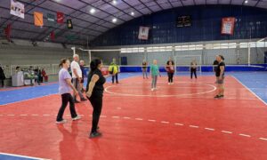 Com vôlei adaptado, Morro da Fumaça dá início a primeira edição dos Jogos da Terceira Idade 7 Com vôlei adaptado, Morro da Fumaça dá início a primeira edição dos Jogos da Terceira Idade