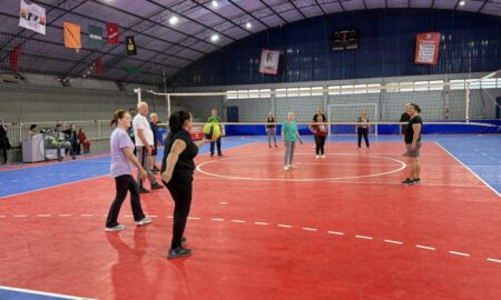 Com vôlei adaptado, Morro da Fumaça dá início a primeira edição dos Jogos da Terceira Idade