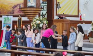Missa com as Crianças reúne famílias na Igreja Matriz São Roque