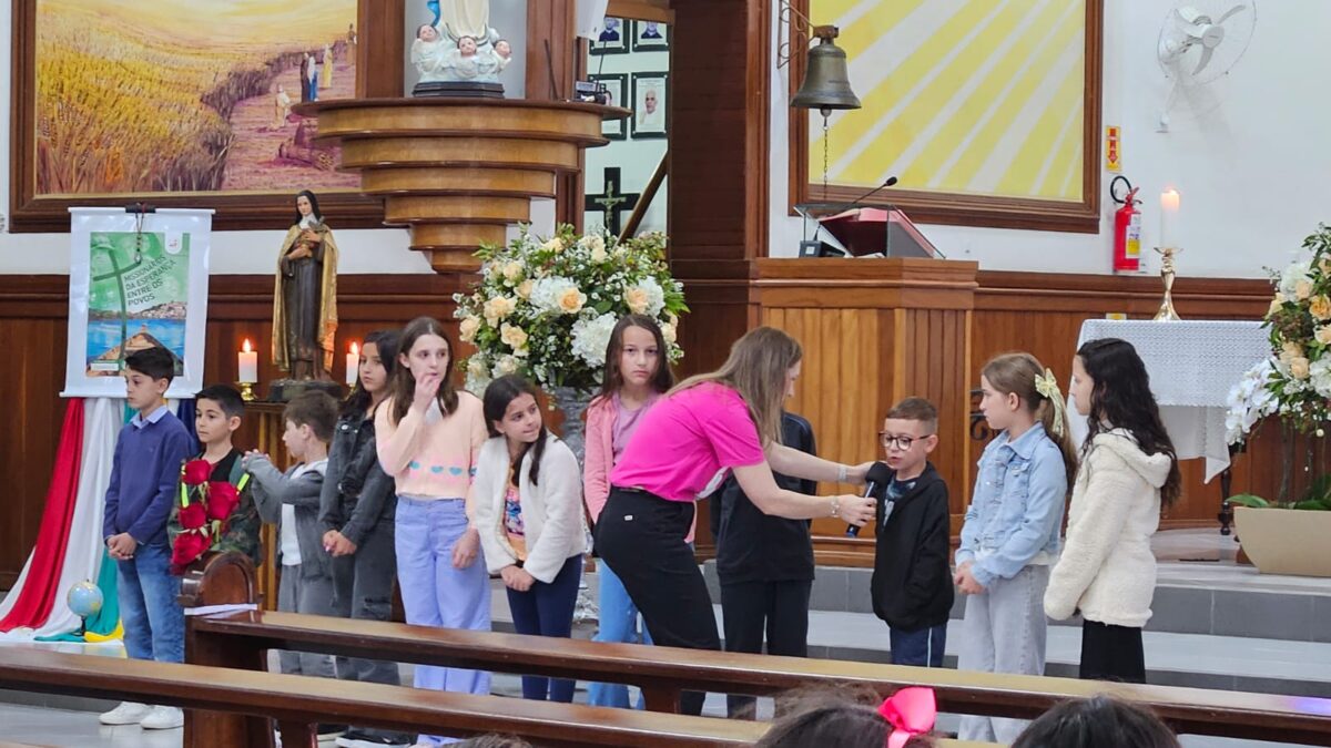 Missa com as Crianças reúne famílias na Igreja Matriz São Roque
