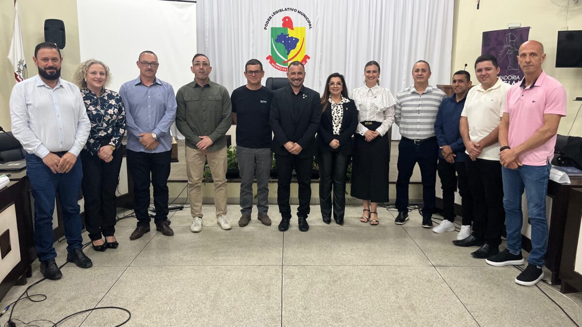 Militares apresentam modelo de Escola Militar em explanação na Câmara