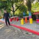 Morador transforma trecho de rua em espaço colorido e acolhedor no Centro de Morro da Fumaça