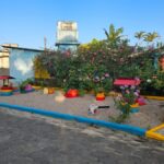Morador transforma trecho de rua em espaço colorido e acolhedor no Centro de Morro da Fumaça