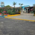 Morador transforma trecho de rua em espaço colorido e acolhedor no Centro de Morro da Fumaça
