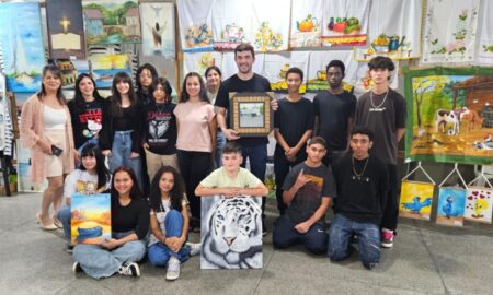 Parceria entre Sicoob e Escola Profissional Idalina incentiva jovens na arte em Morro da Fumaça