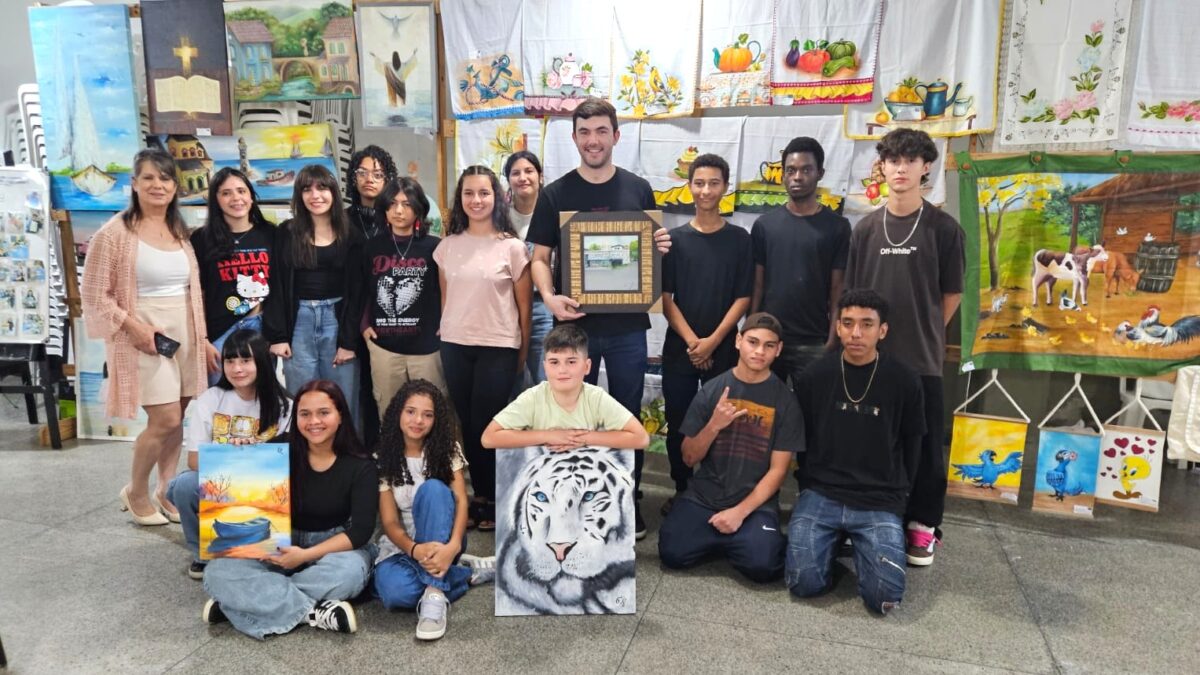 Parceria entre Sicoob e Escola Profissional Idalina incentiva jovens na arte em Morro da Fumaça