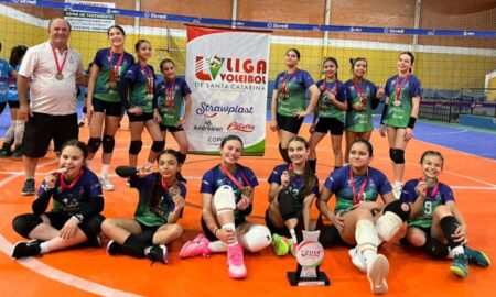 Time sub-13 FME/Voa Vôlei de Morro da Fumaça é campeão série Bronze da Liga de SC