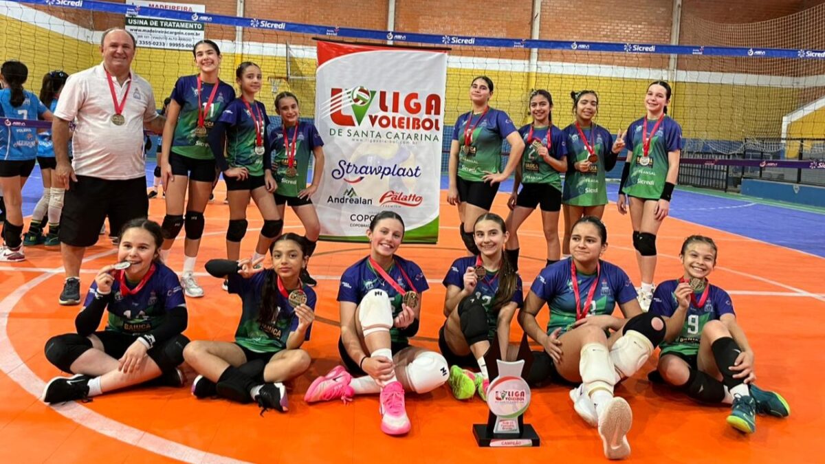 Time sub-13 FME/Voa Vôlei de Morro da Fumaça é campeão série Bronze da Liga de SC 1 Time sub-13 FME/Voa Vôlei de Morro da Fumaça é campeão série Bronze da Liga de SC