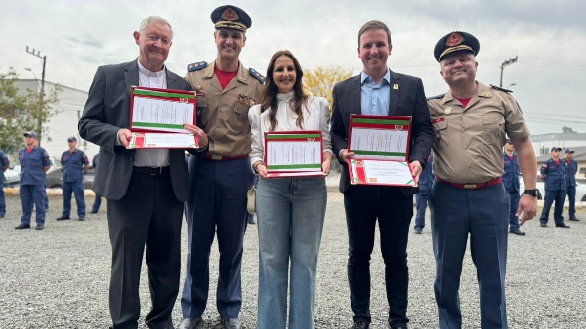 Prefeito Eduardo Guollo recebe Título Honorífico "Amigo do Bombeiro"