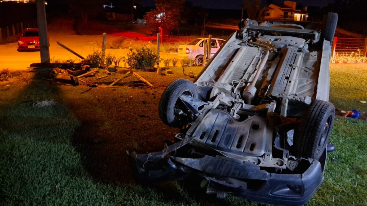 Corpo de Bombeiros atende capotamento na Rodovia Tranquilo Sartor