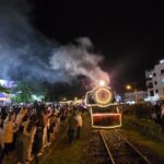 Chegada do Expresso Natalino emociona grande público na abertura da programação de Natal em Morro da Fumaça