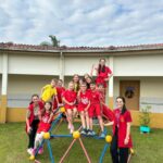 Alunos do Centro Educacional Davi doam tampinhas de plástico para a APAE