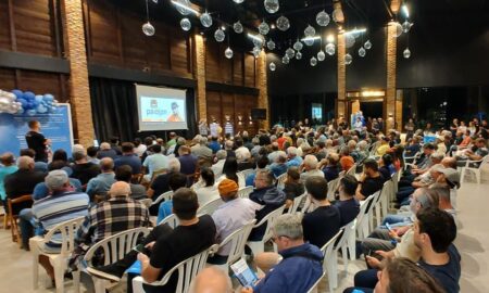 Novembro Azul: noite de humor e prevenção promovida pela Saúde fumacense reuniu mais de 300 homens