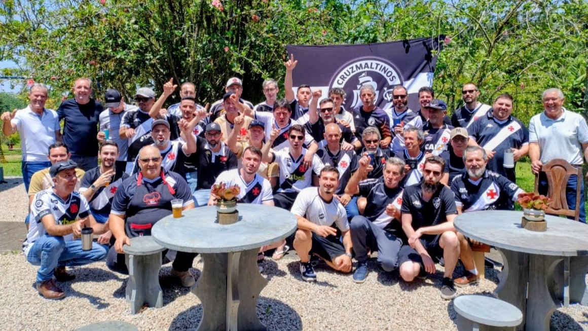 Torcedores do Vasco se reúnem em almoço de confraternização em Morro da Fumaça