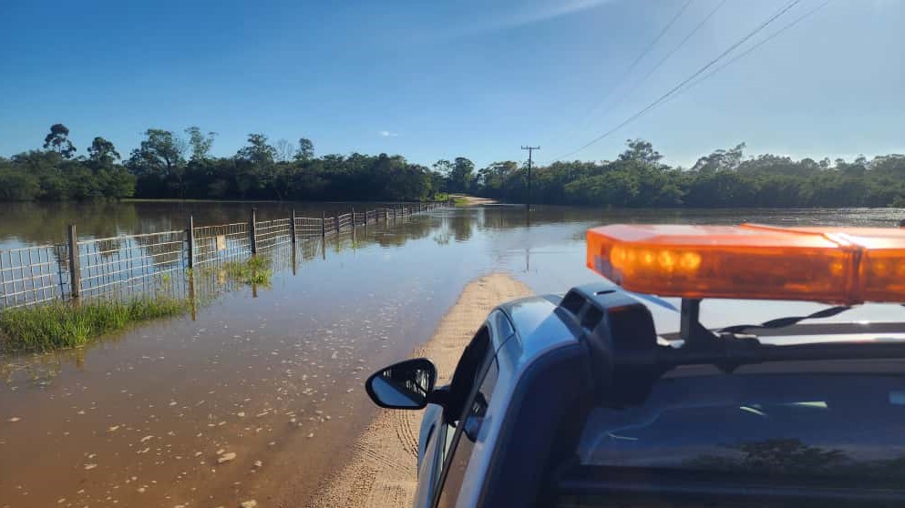 Devido ao extravasamento do Rio Urussanga, Rodovia Fortunato Salvan é interditada