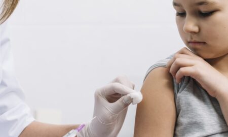 Salas de vacinação abertas neste sábado e UBSs com horários diferenciados durante o mês