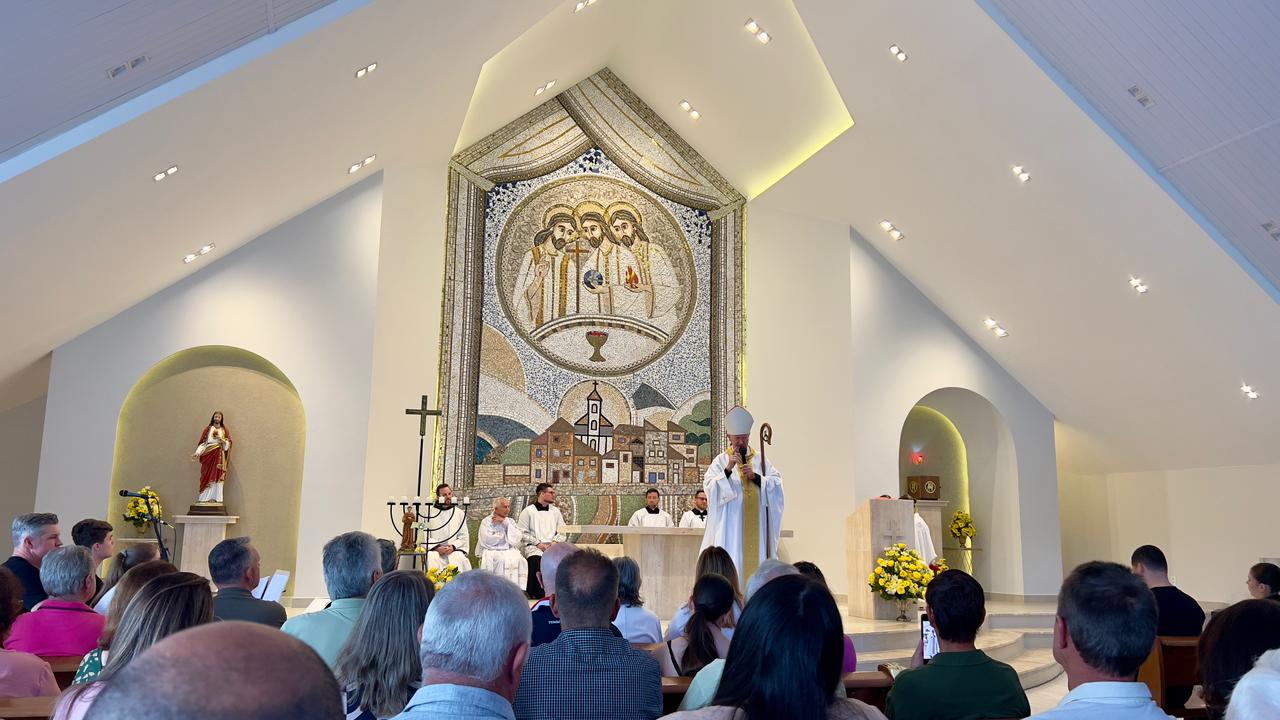 Igreja de Linha Cabral é dedicada a Frei Galvão em cerimônia marcada pela devoção