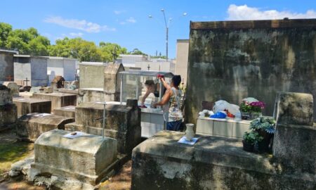Véspera de Finados mobiliza famílias em momentos de lembrança e emoção nos cemitérios