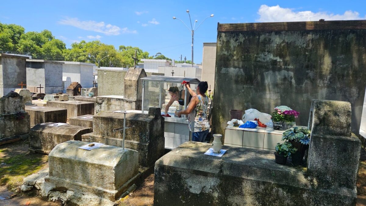 Véspera de Finados mobiliza famílias em momentos de lembrança e emoção nos cemitérios