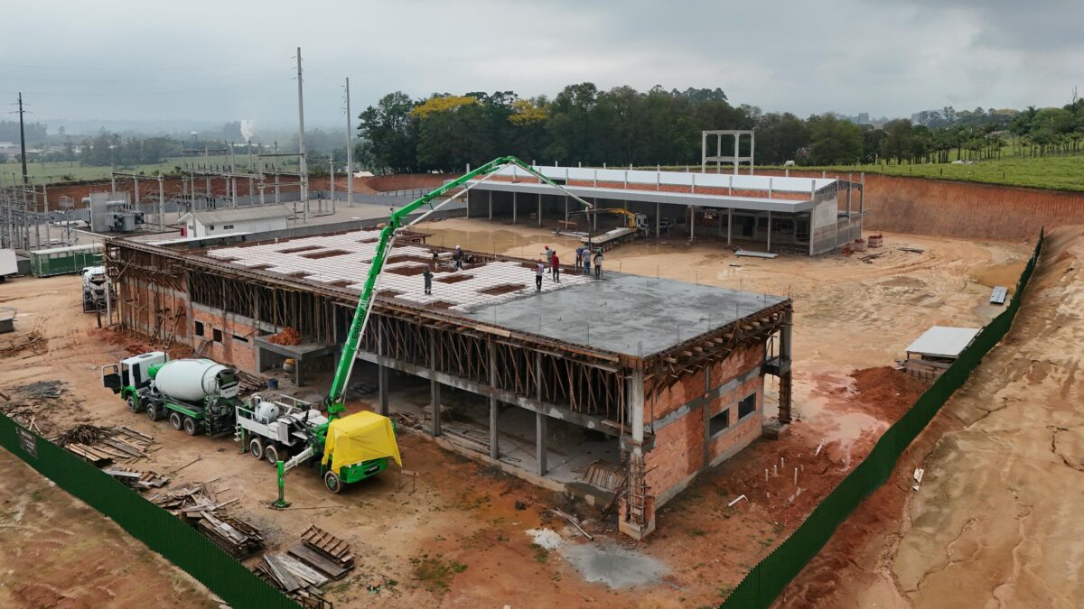 Cermoful conclui concretagem da última laje da nova sede administrativa