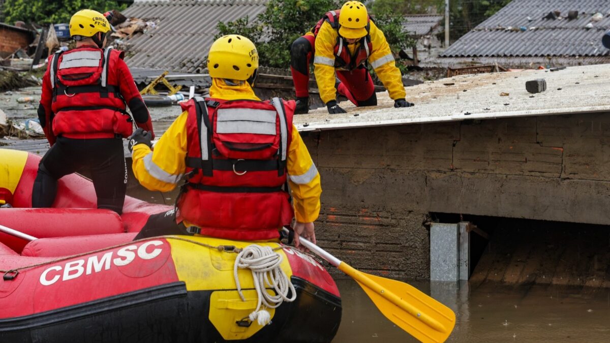 CBMSC mantém equipes de Força-Tarefa em sobreaviso para atendimentos decorrentes do ciclone