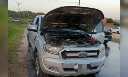 Bombeiros de Morro da Fumaça controlam incêndio em veículo