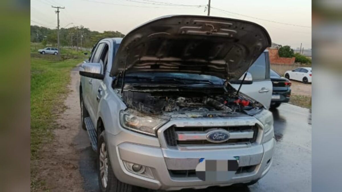 Bombeiros de Morro da Fumaça controlam incêndio em veículo