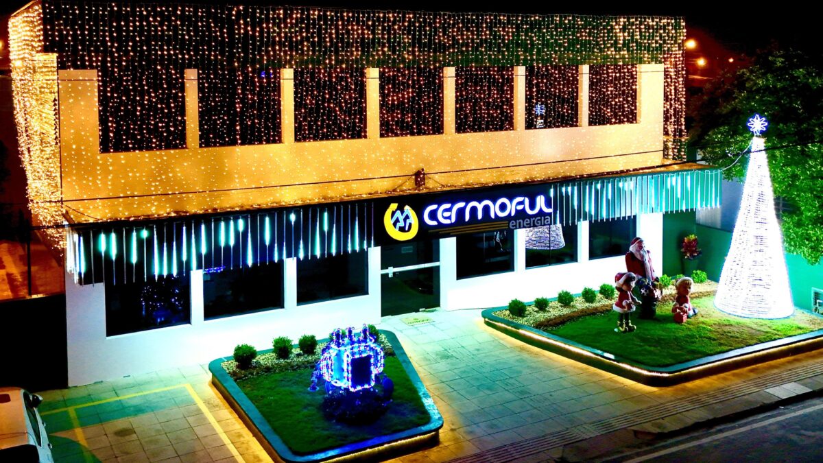 Cermoful colabora com iluminação de Natal em ruas e praças