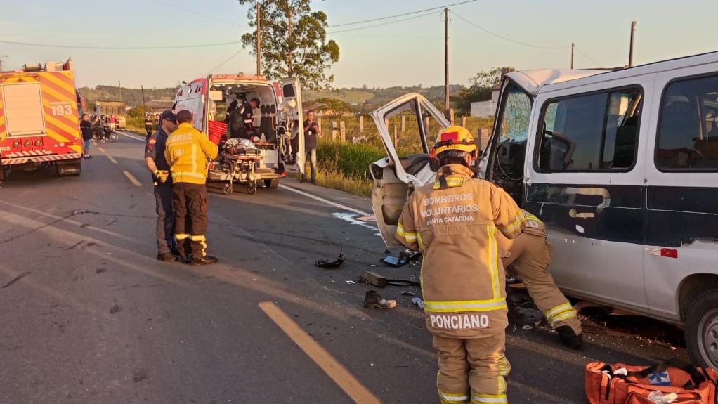 Colisão frontal deixa seis pessoas feridas na rodovia entre Morro da Fumaça e Sangão